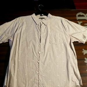 Short sleeve button and collar